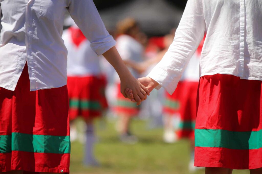 Exposición sobre la historia y la identidad vasca en un museo local