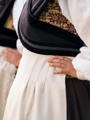 Niños participando en actividades culturales en un centro cultural vasco de Gipuzkoa