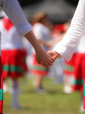 Exposición sobre la historia y la identidad vasca en un museo local